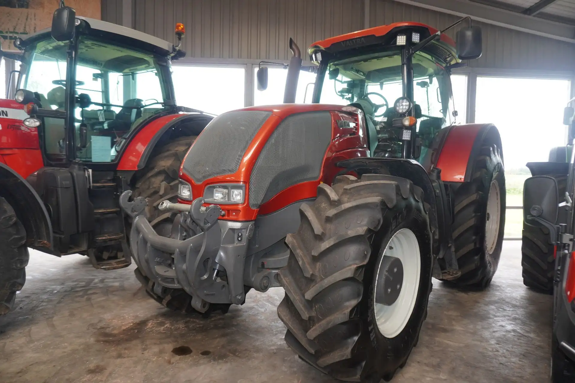 Valtra S352 — view 3