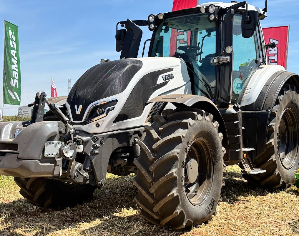 Valtra T155 — view 3