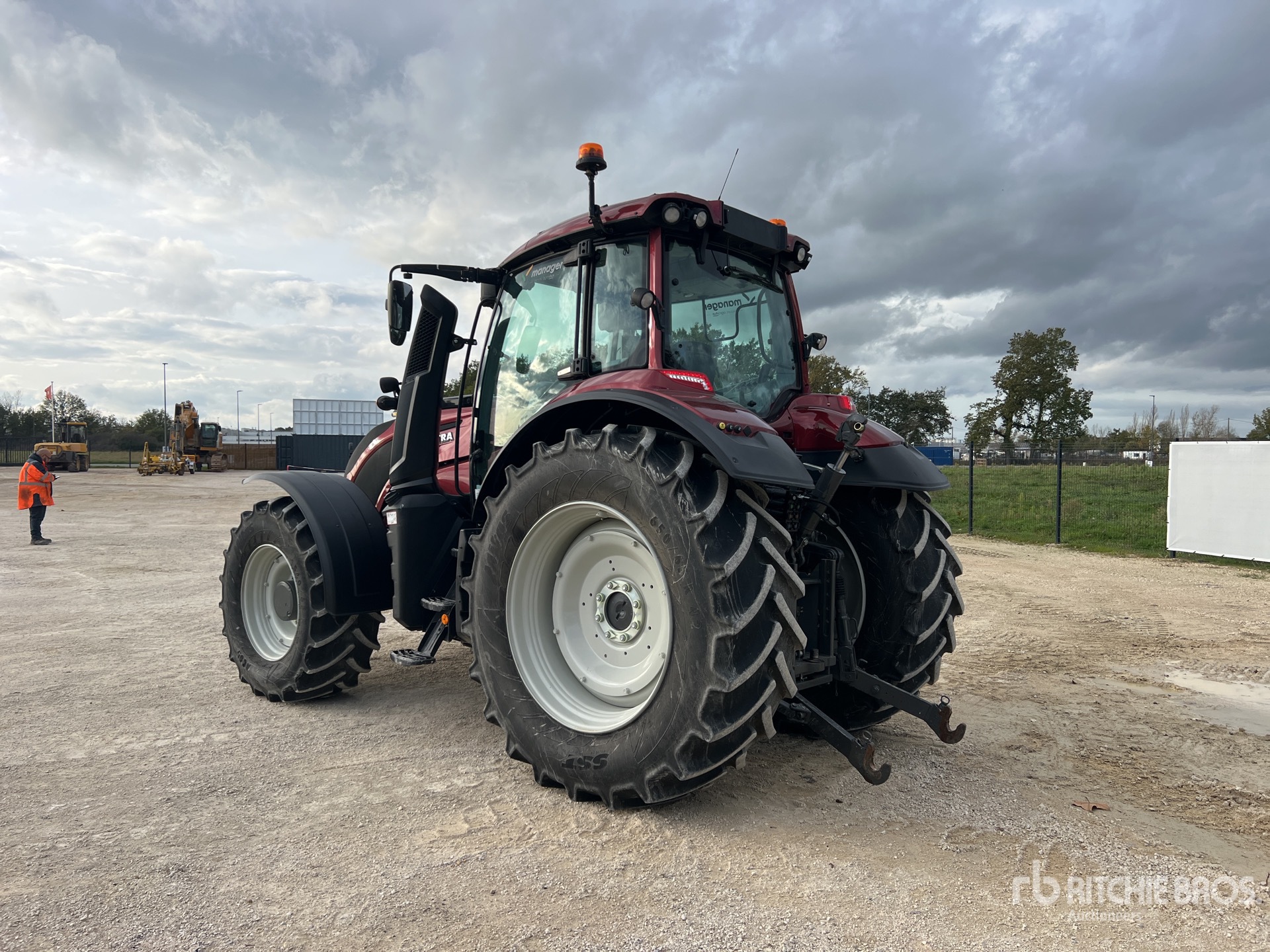 Valtra T175 — view 2