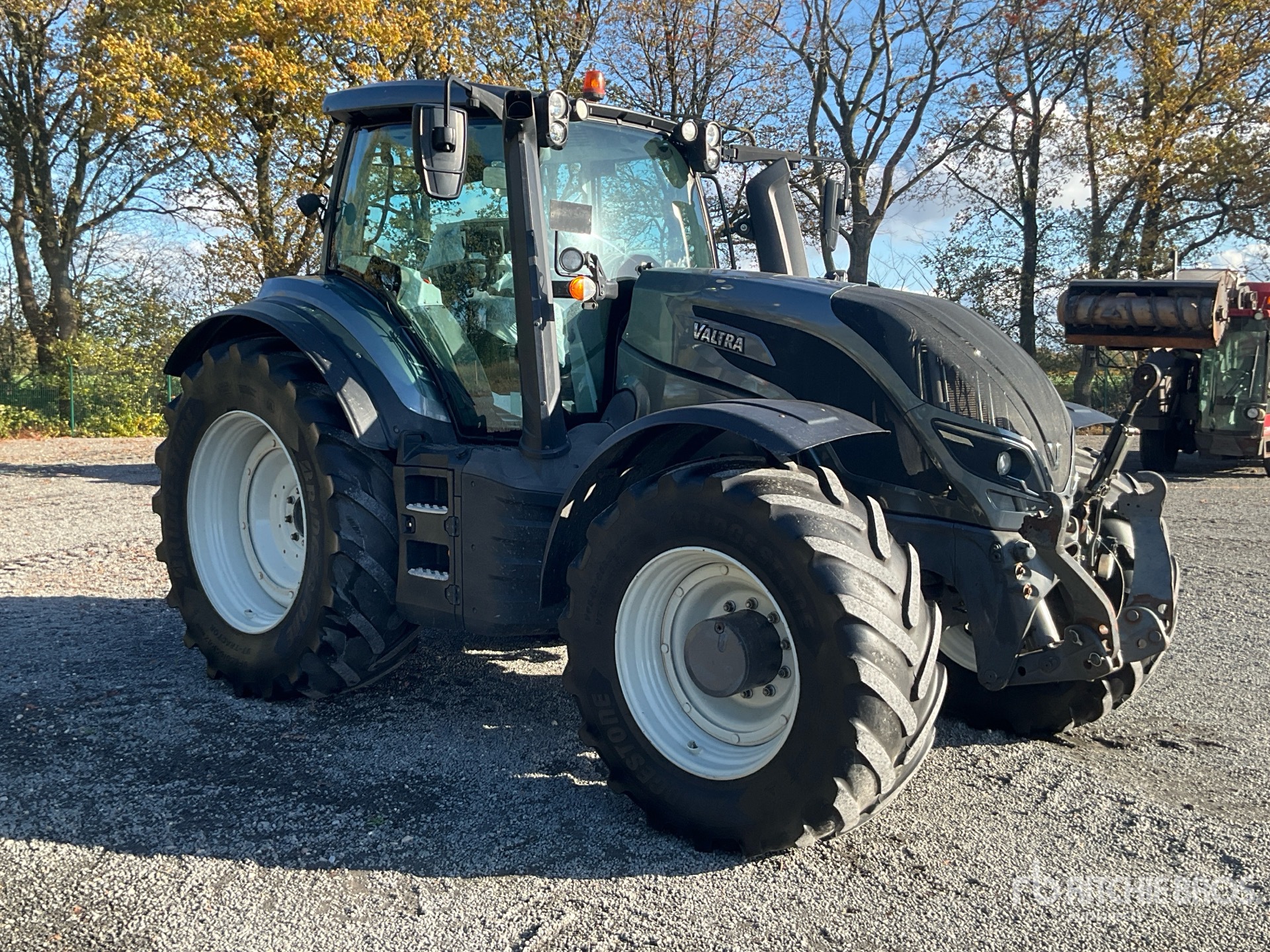 Valtra T214 — view 2