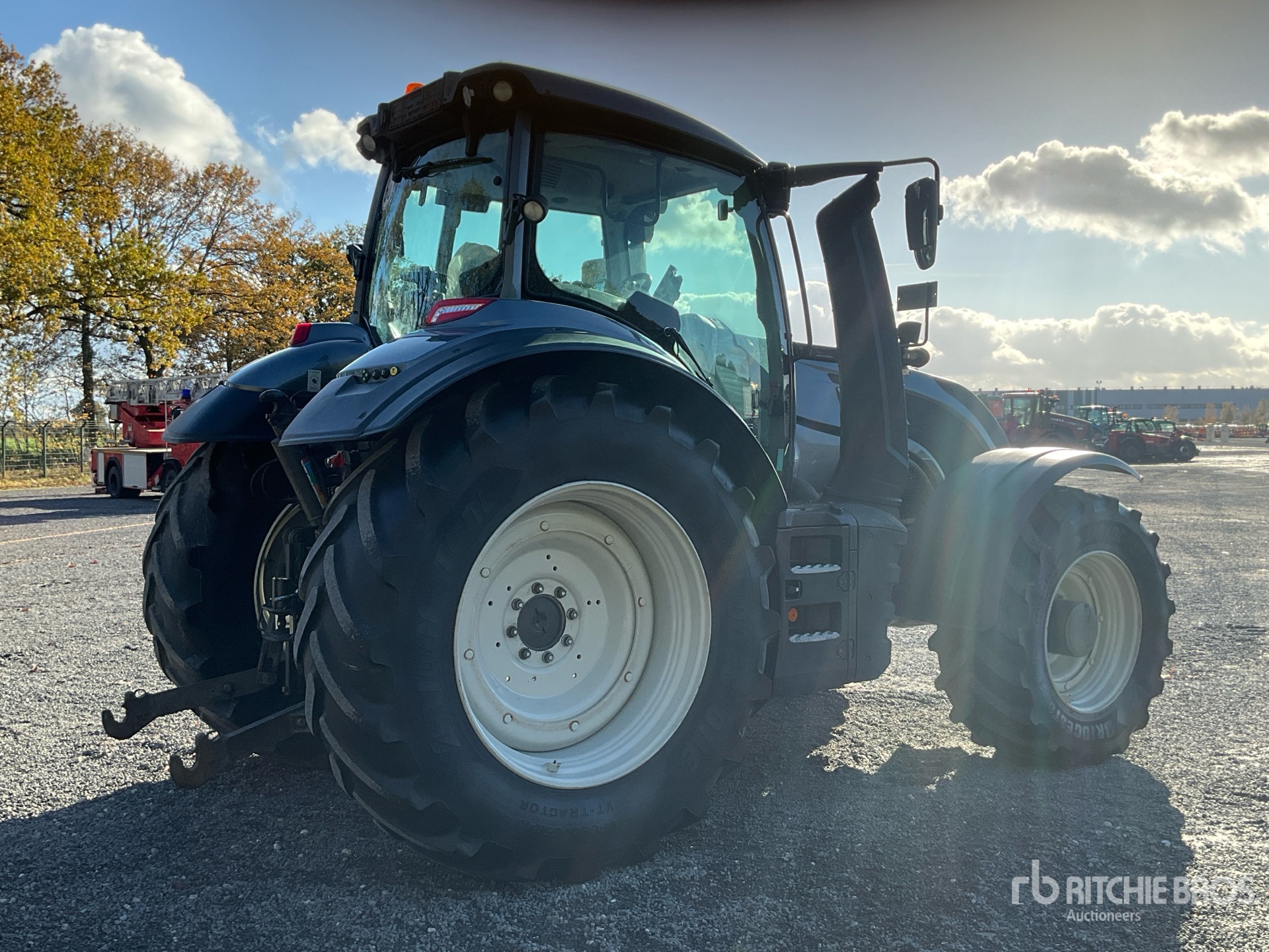 Valtra T214 — view 3