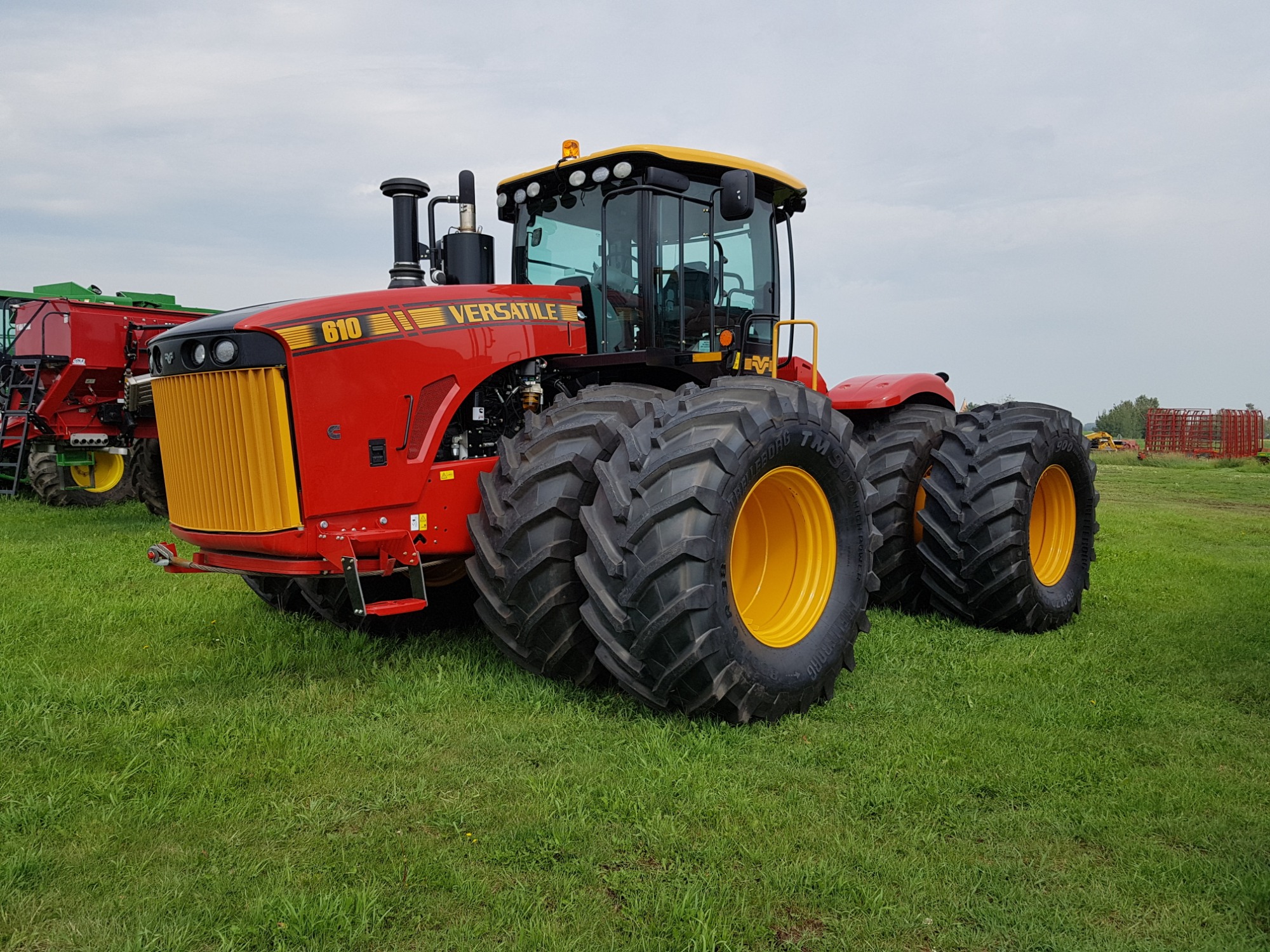 Versatile 610 — view 2