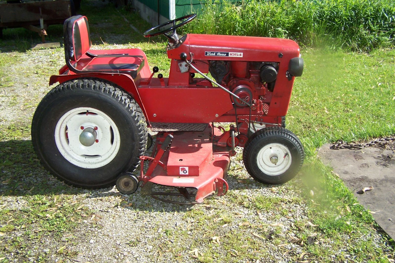 Wheel Horse 1054 Lawn Tractor