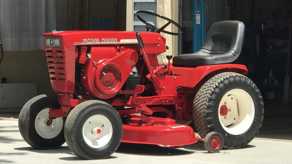 Wheel Horse 1067 Lawn Tractor
