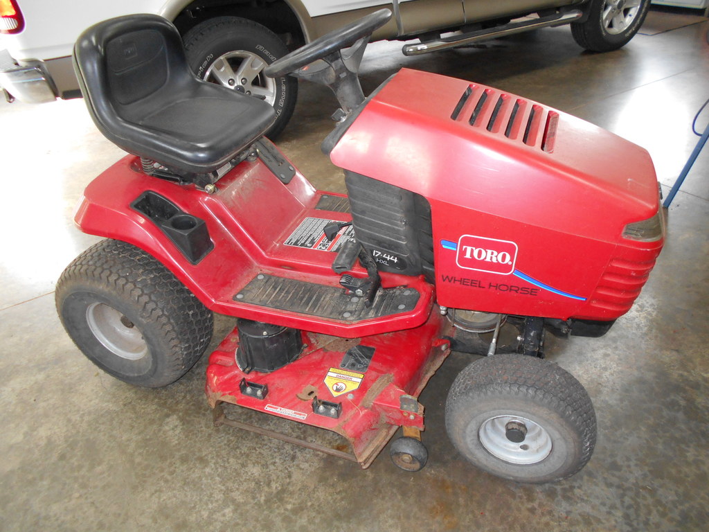 Wheel Horse 17-44XL Lawn Tractor