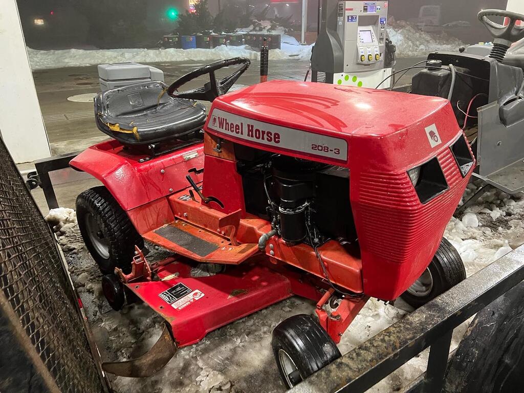 Wheel Horse 208-3 Lawn Tractor