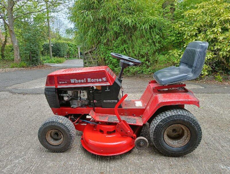 Wheel Horse 212-5