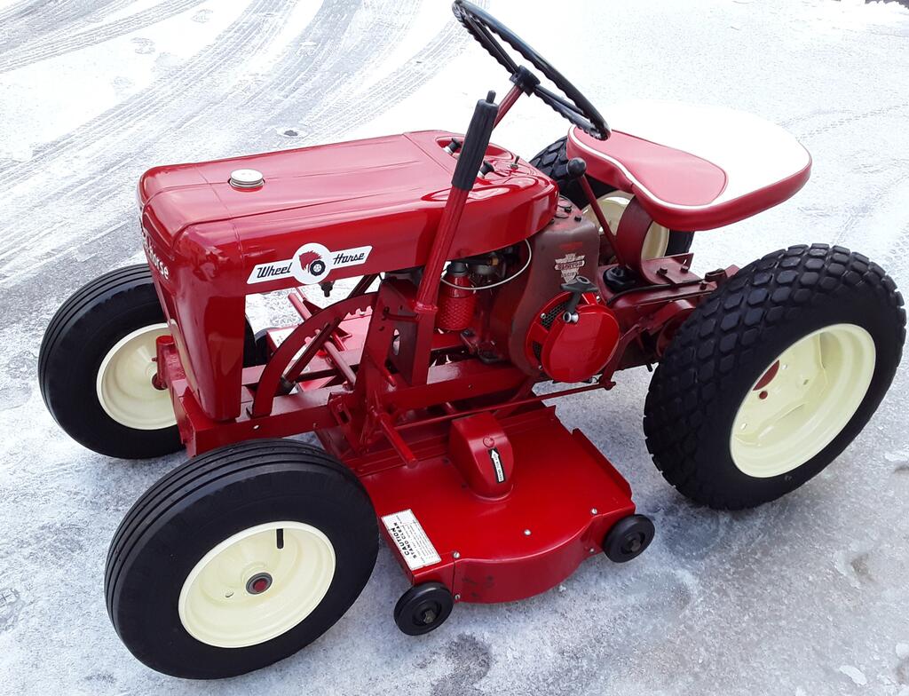 Wheel Horse 401 Lawn Tractor