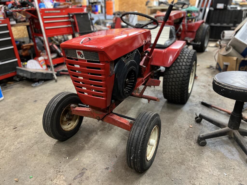 Wheel Horse 606 Lawn Tractor