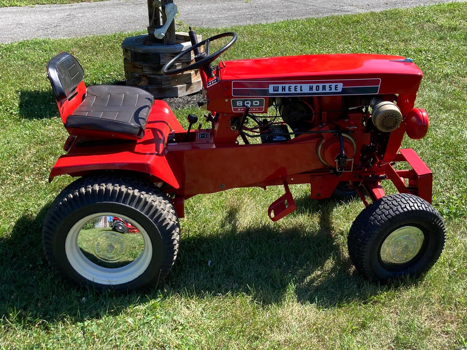 Wheel Horse 800 Special Lawn Tractor