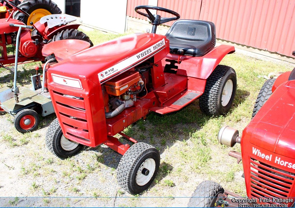 Wheel Horse B-112 Lawn Tractor