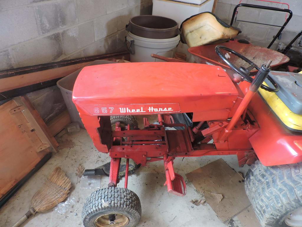 Wheel Horse B-81 Lawn Tractor