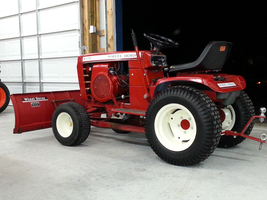 Wheel Horse C-101 Lawn Tractor