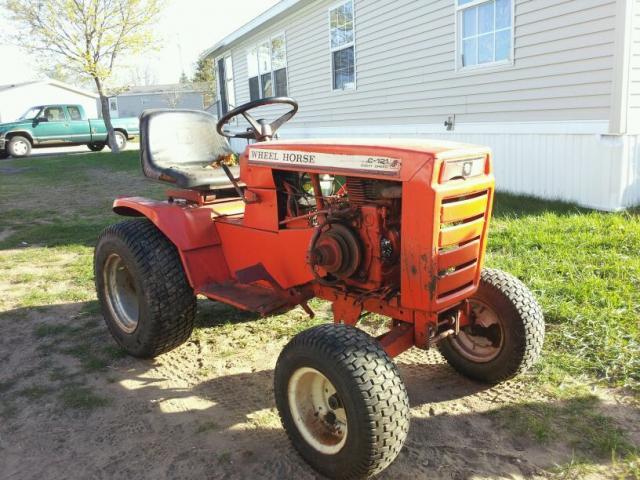 Wheel Horse C-121 Lawn Tractor