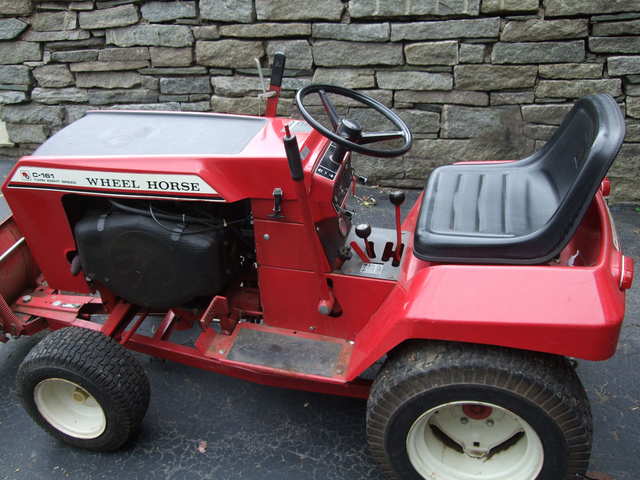 Wheel Horse C-161 Twin Lawn Tractor