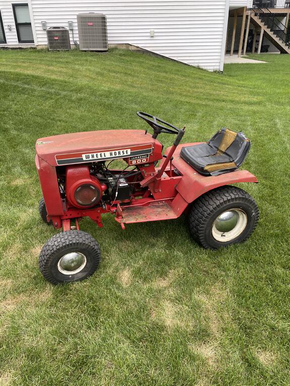 Wheel Horse Commando 800 Lawn Tractor