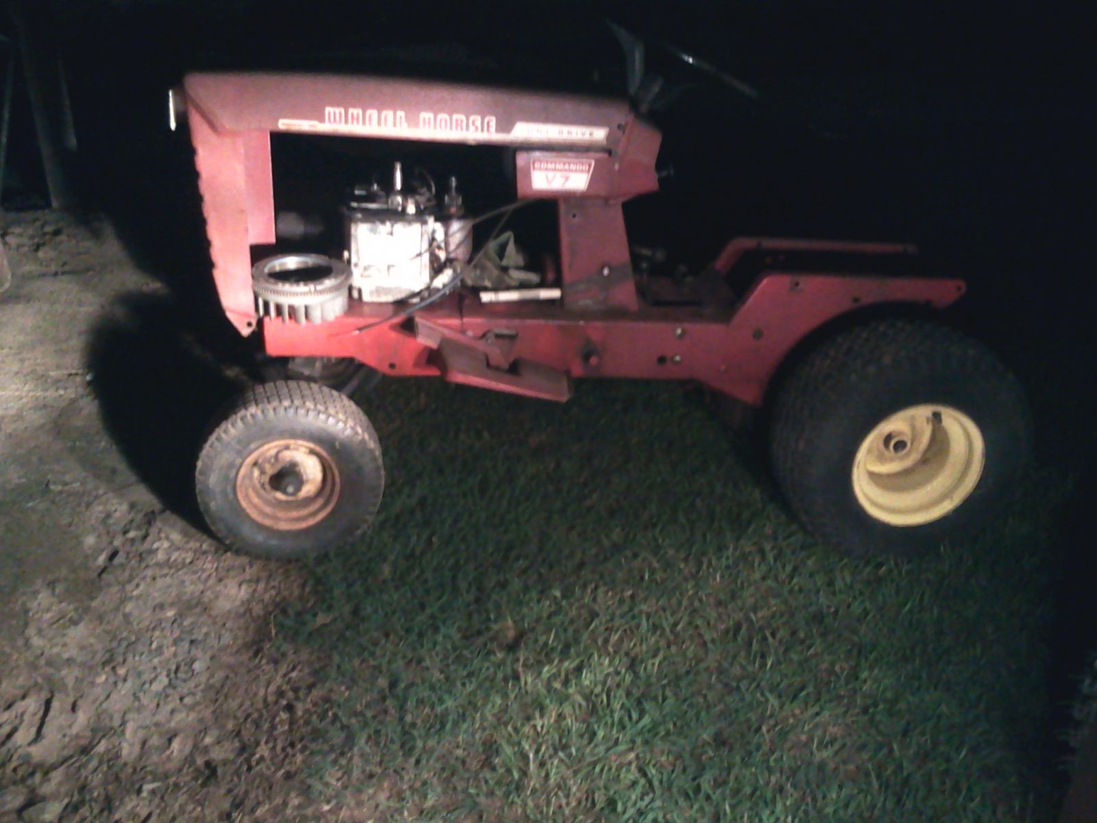 Wheel Horse Commando V7 Lawn Tractor