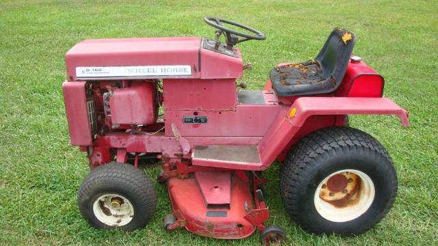 Wheel Horse D-160 Lawn Tractor