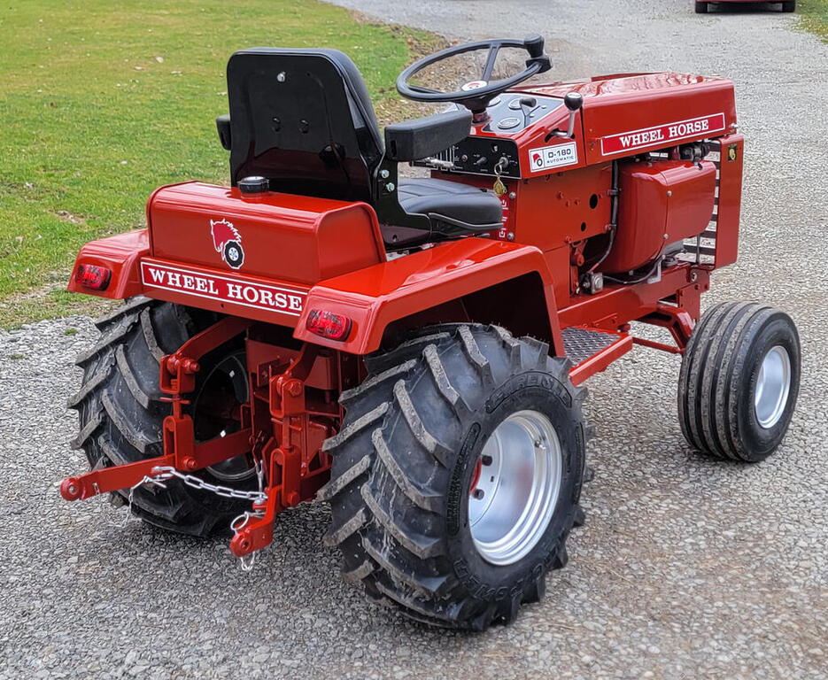 Wheel Horse D-180 Lawn Tractor