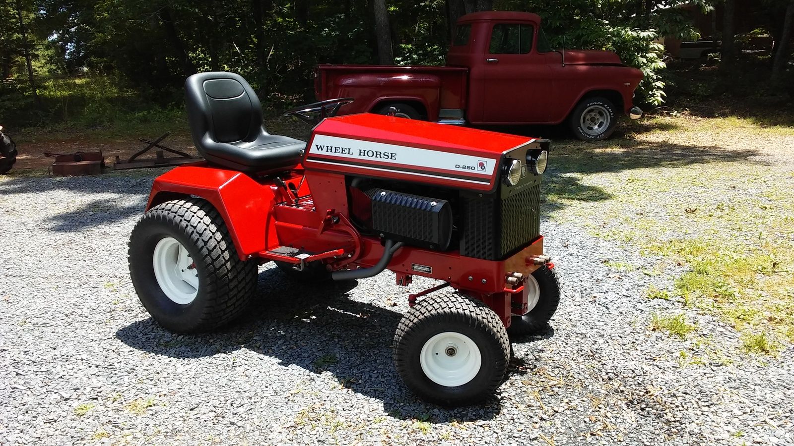 Wheel Horse D-250 Lawn Tractor