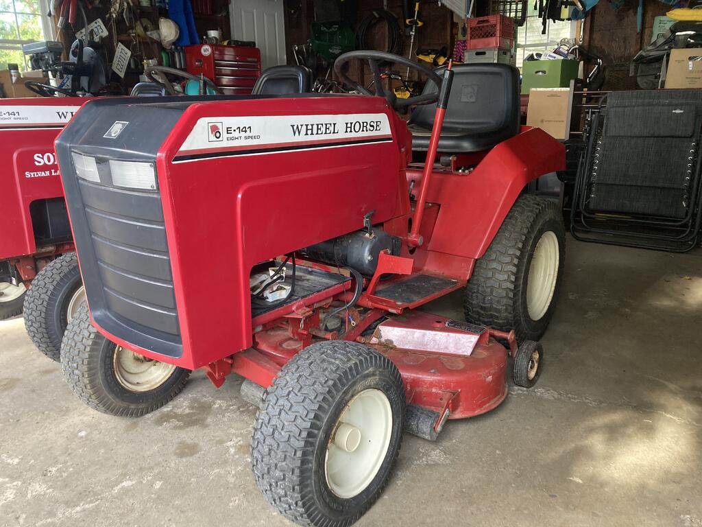 Wheel Horse E-141 Lawn Tractor