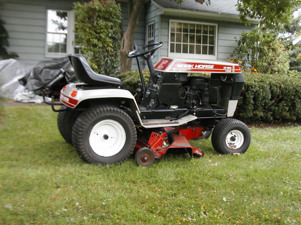 Wheel Horse LT-832 Work Horse Lawn Tractor