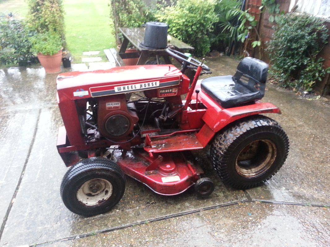 Wheel Horse Raider 10 Lawn Tractor