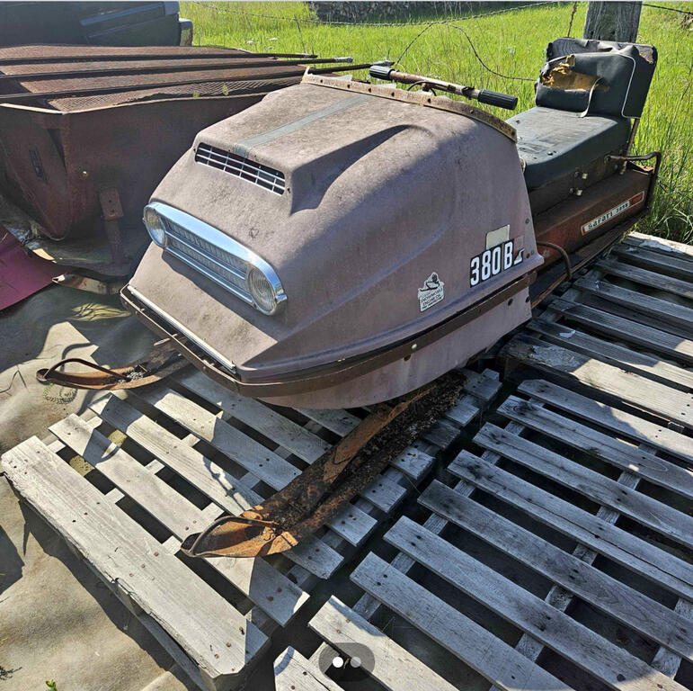 Wheel Horse Safari 309 Snowmobile