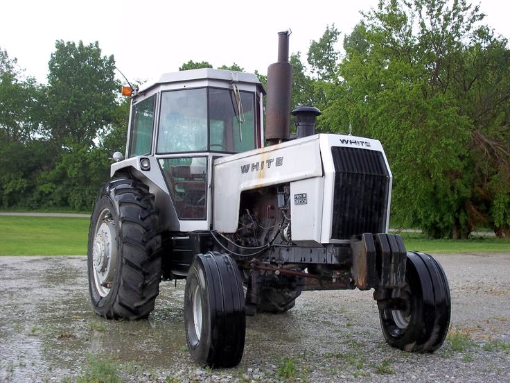 White FR-2000C Turf Boss Lawn Tractor