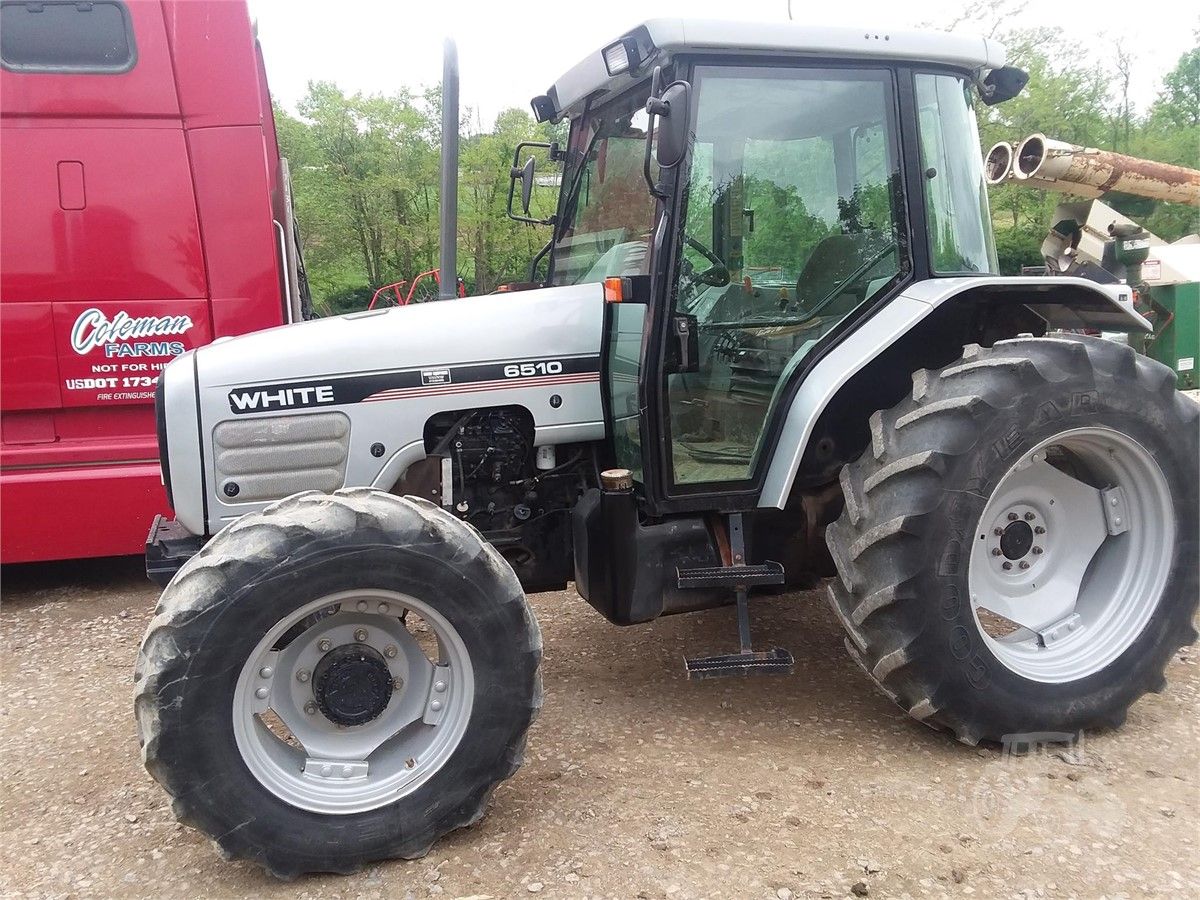 White GT-1610 Lawn Tractor