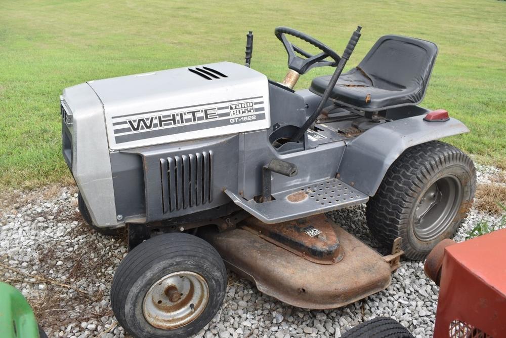 White GT-1622 Lawn Tractor