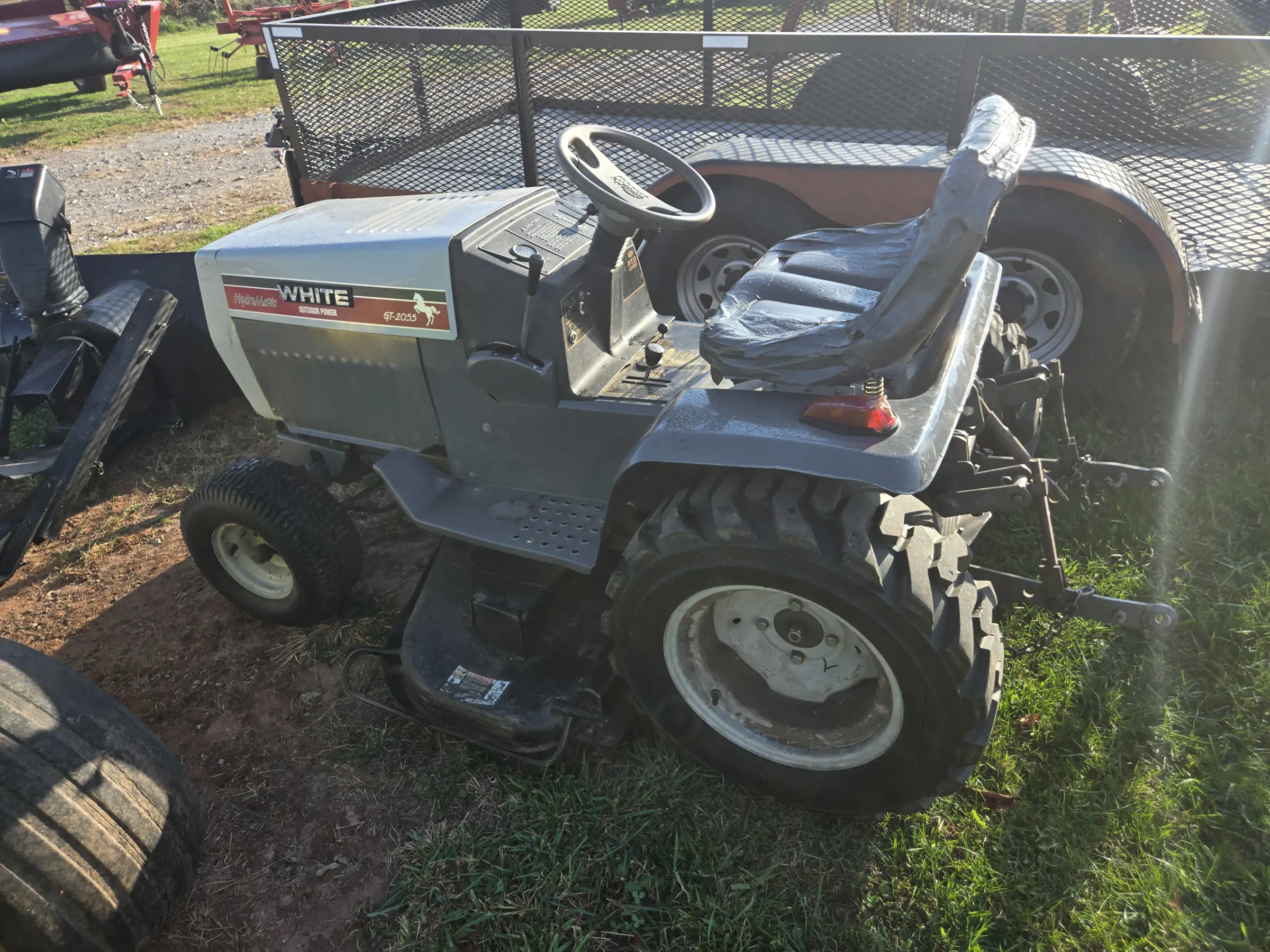 White GT-205 Lawn Tractor