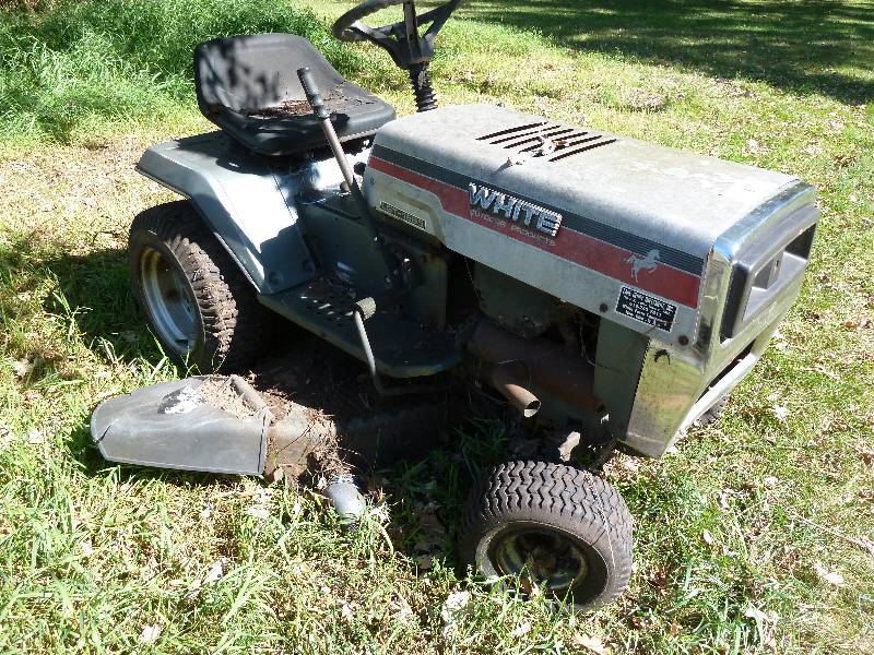 White LGT-1655 Lawn Tractor