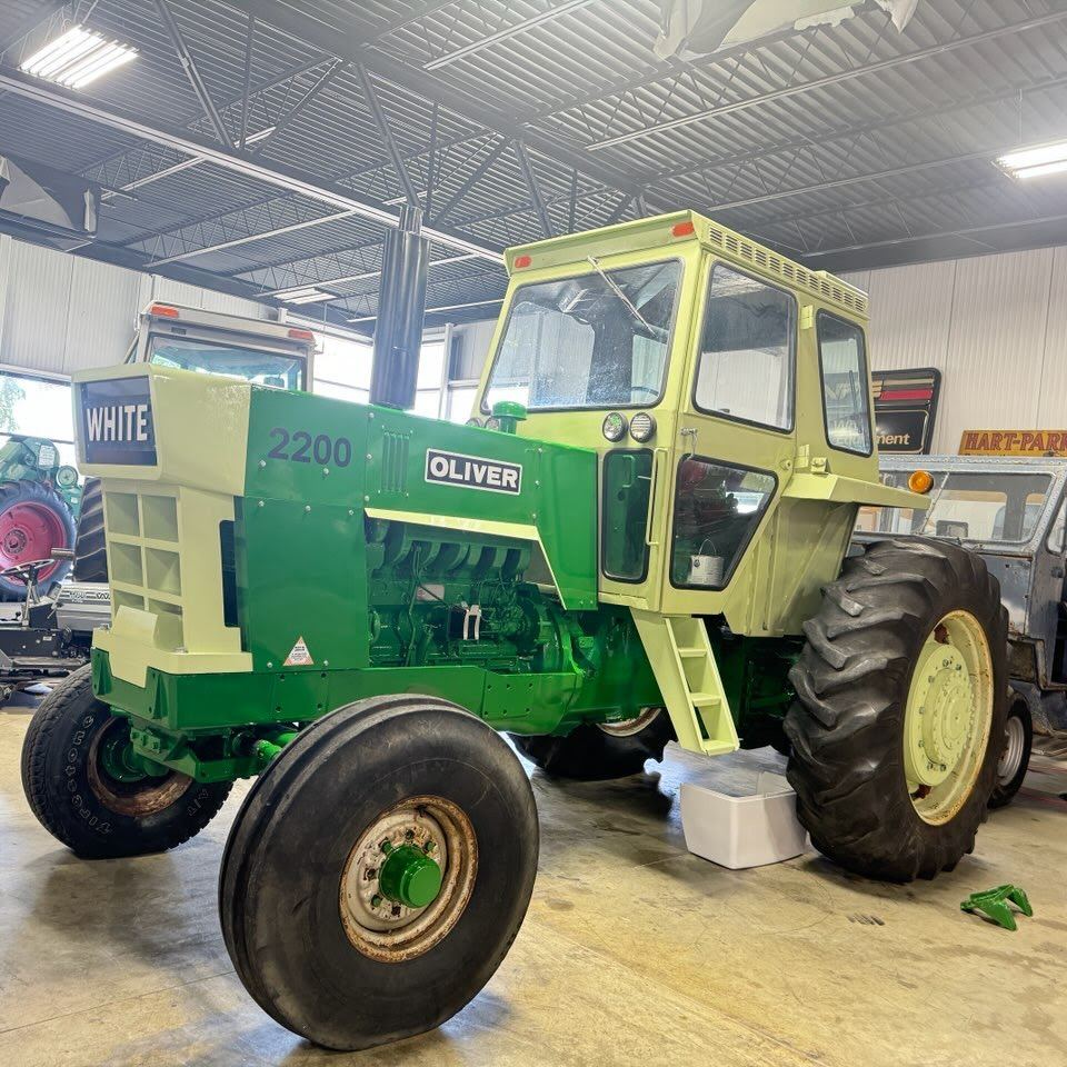 White LT 2200 Lawn Tractor