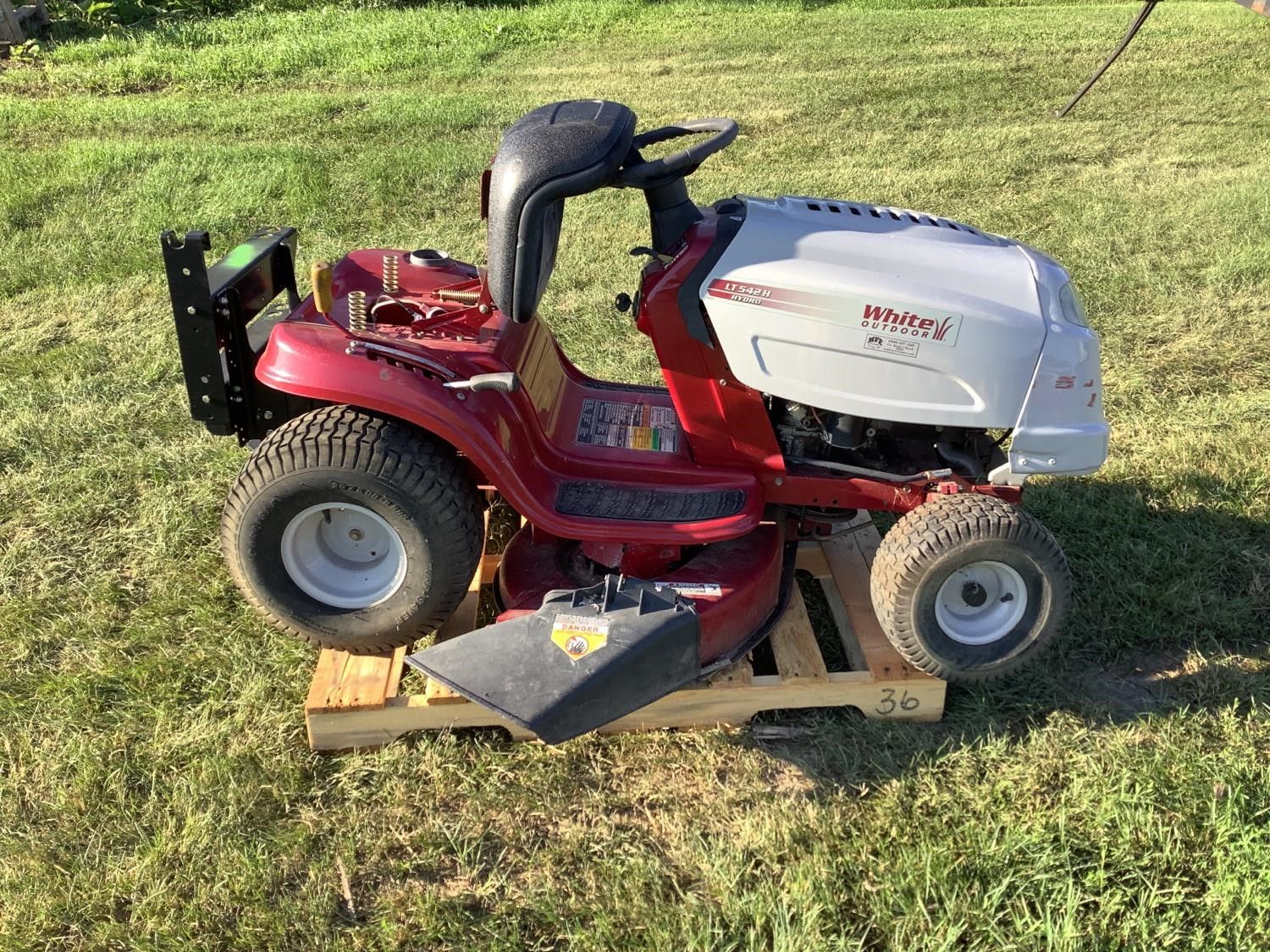 White LT 542H Lawn Tractor
