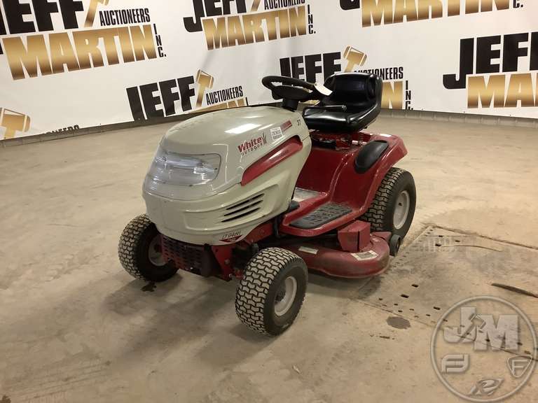 White LT 946H Lawn Tractor