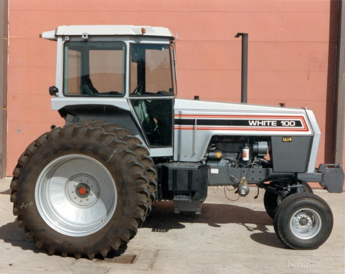White T-100 Lawn Tractor