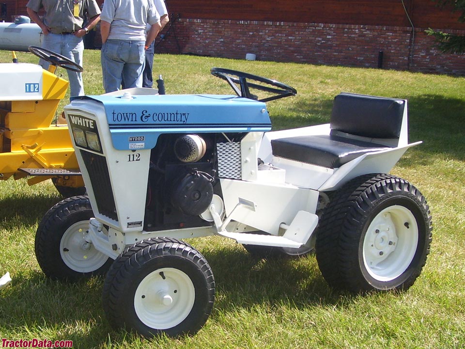 White Town & Country 114 Lawn Tractor