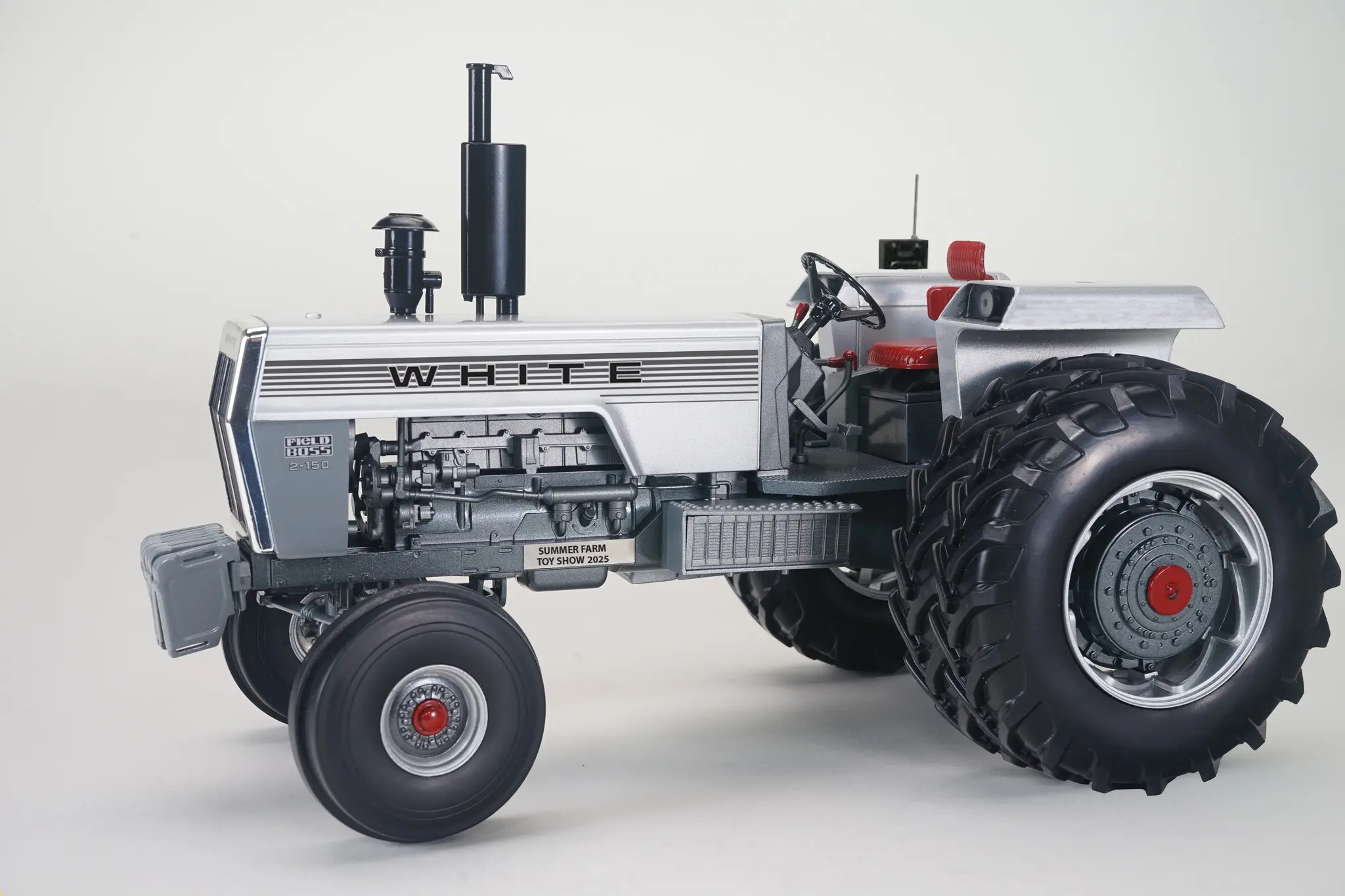 White YM 1338 Lawn Tractor