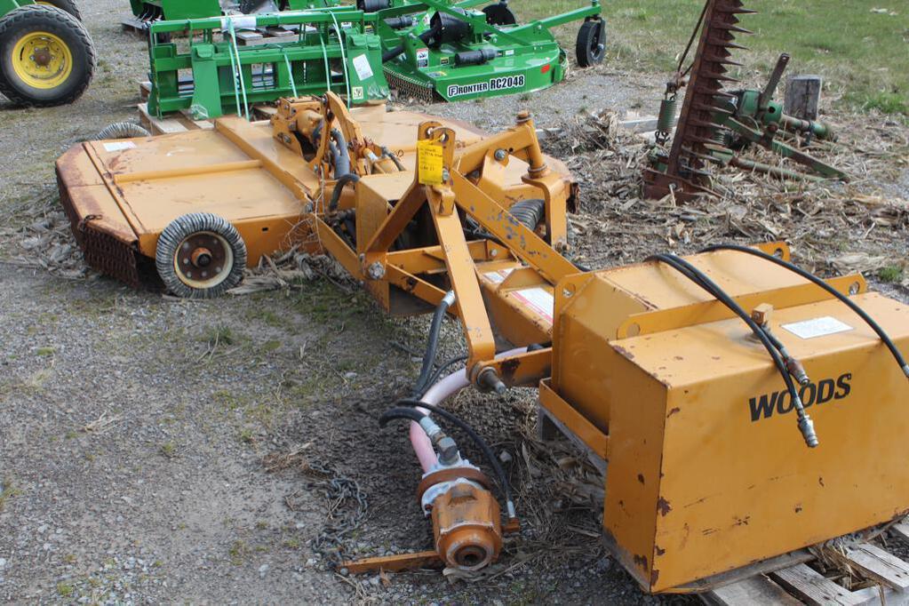 Woods FE21B Lawn Tractor