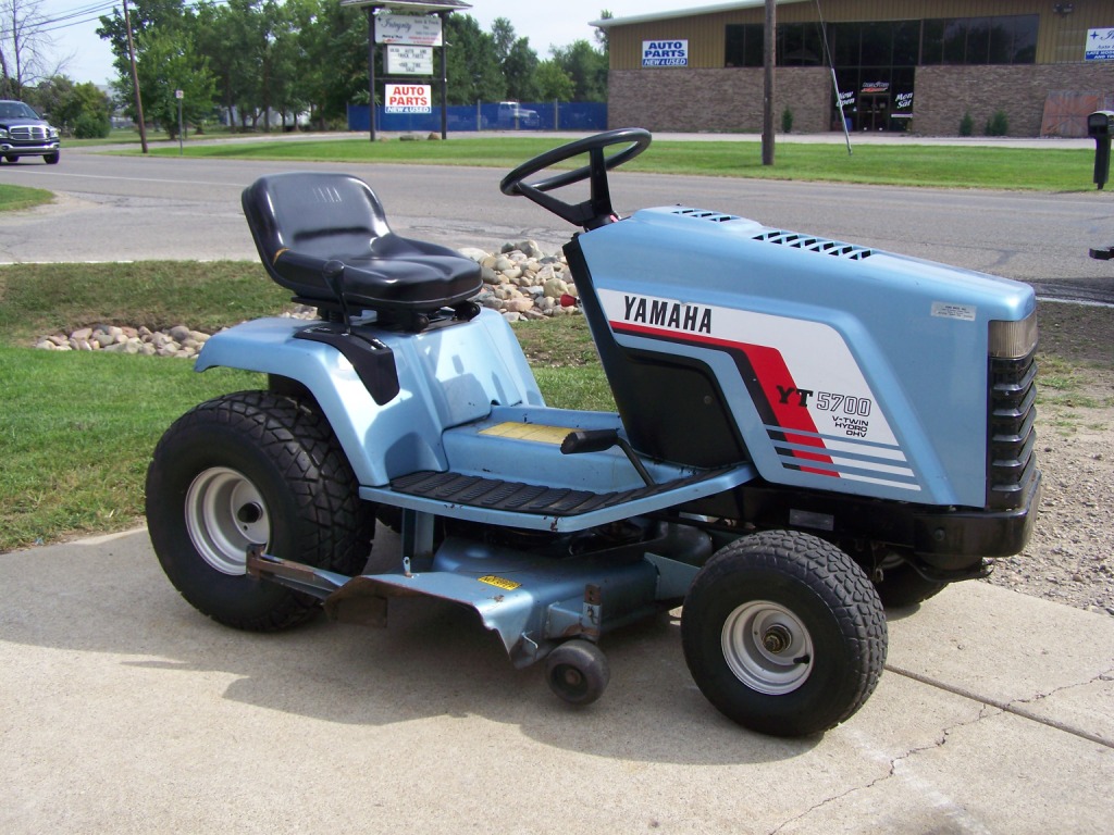 Yamaha YT5700 Lawn Tractor